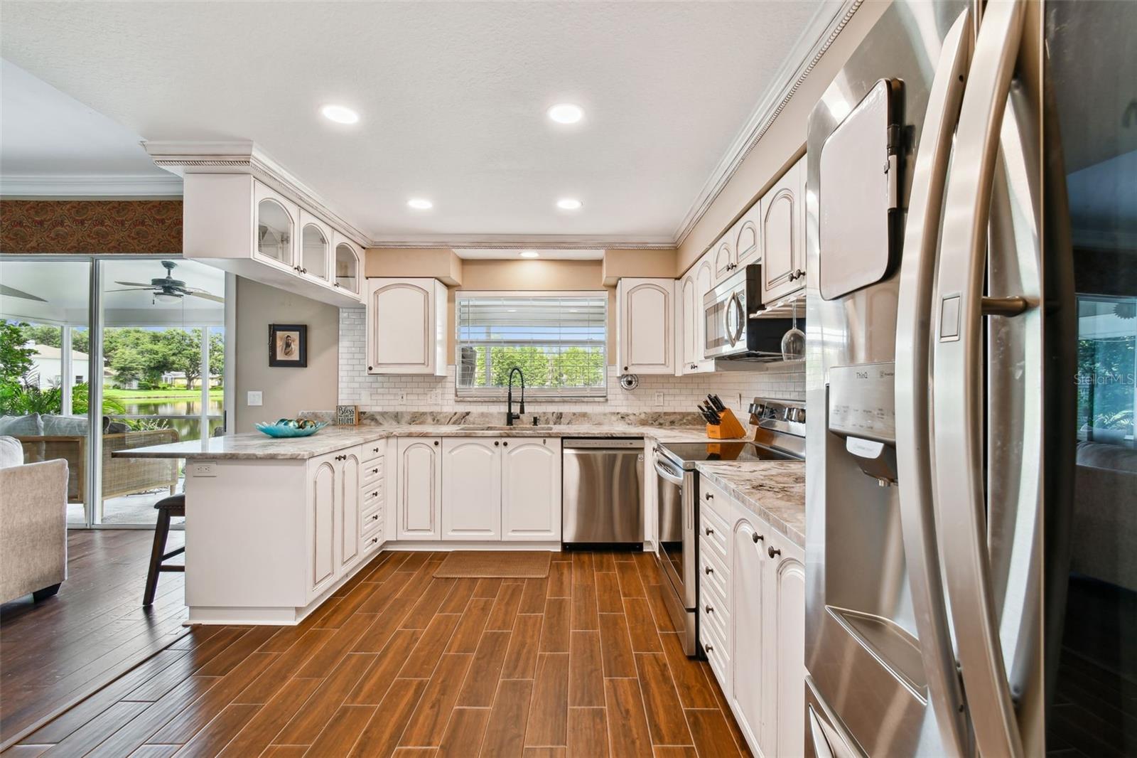 Image 16 of 81 For 17737 Esprit Drive