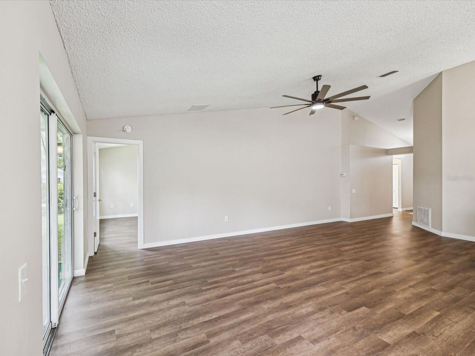 Image 14 of 41 For 26933 Carmen Place