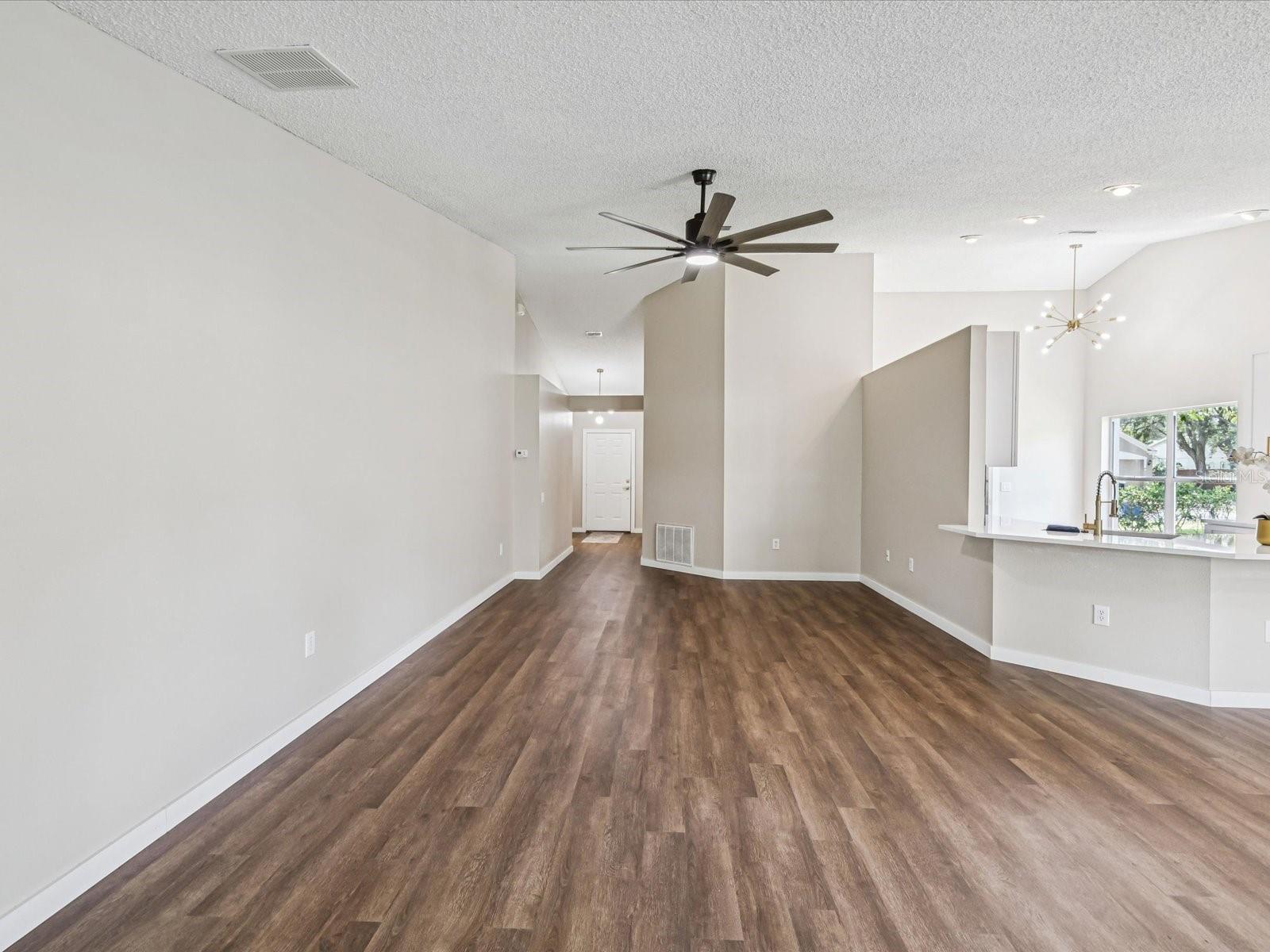 Image 15 of 41 For 26933 Carmen Place