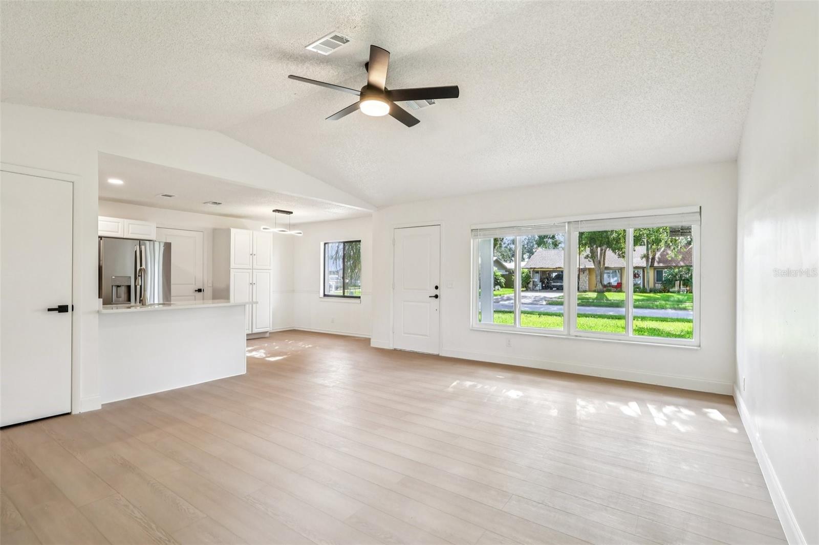 Image 3 of 26 For 360 Bent Oak Drive