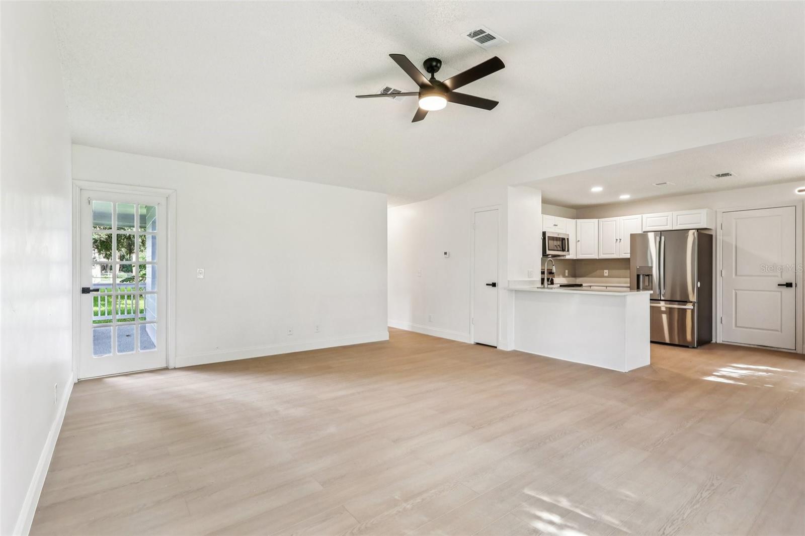 Image 6 of 26 For 360 Bent Oak Drive