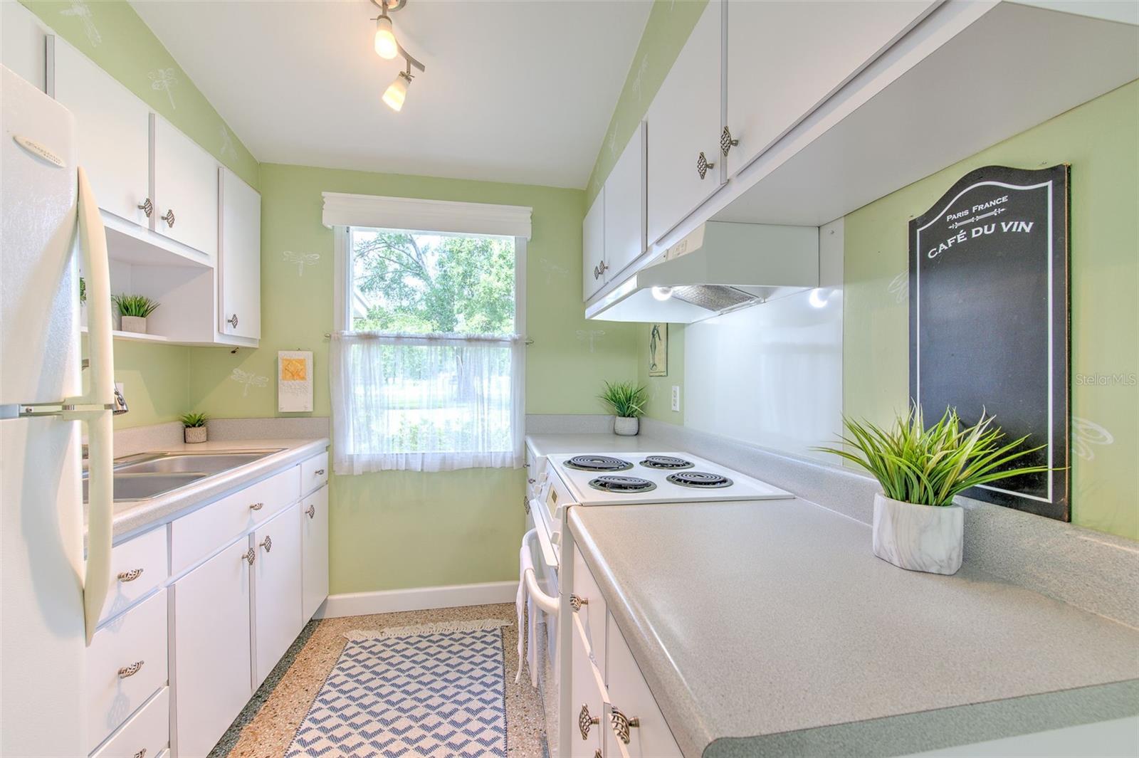 Listing photo id 9 for 17311 Darby Lane