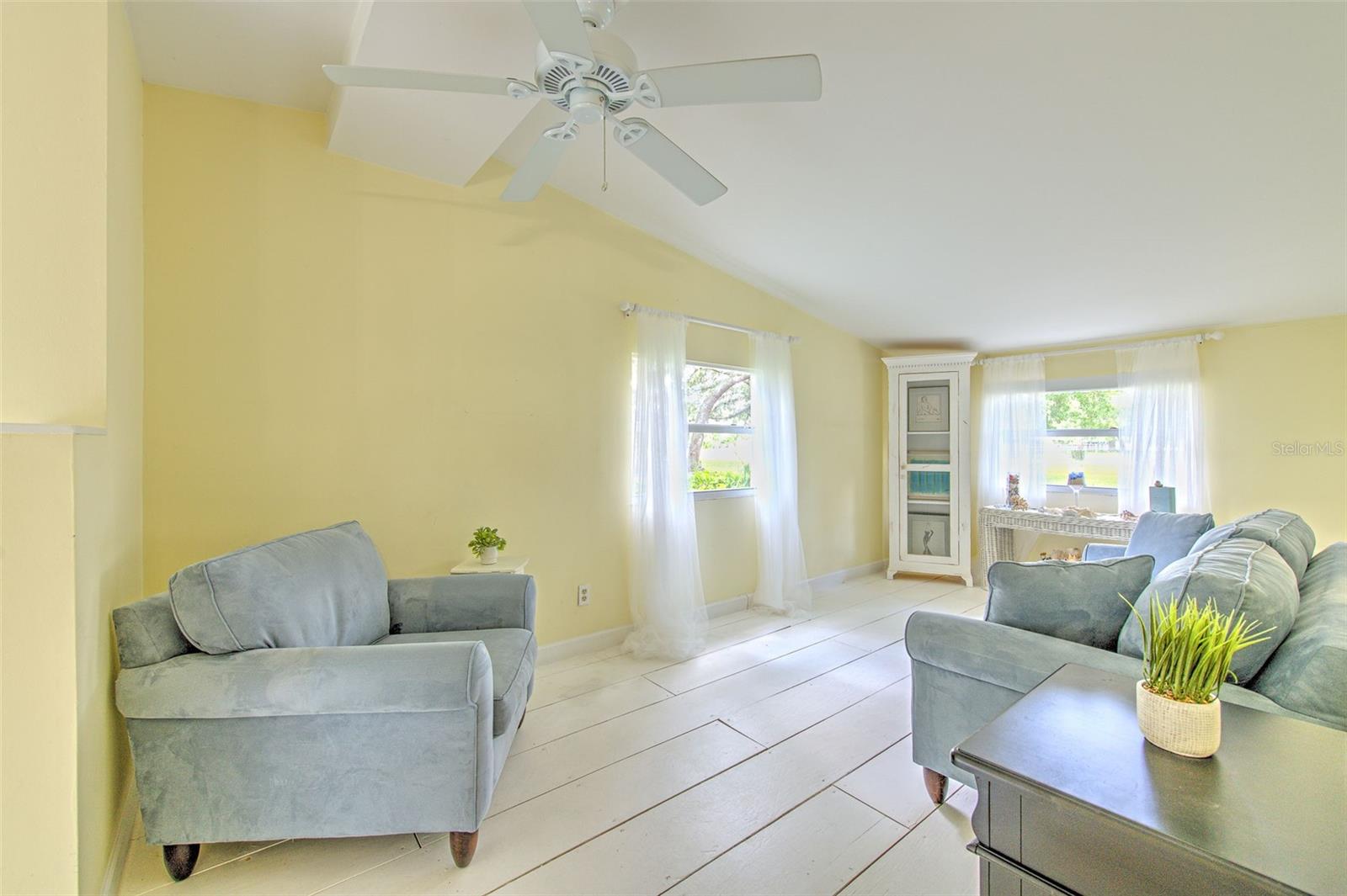 Listing photo id 11 for 17311 Darby Lane