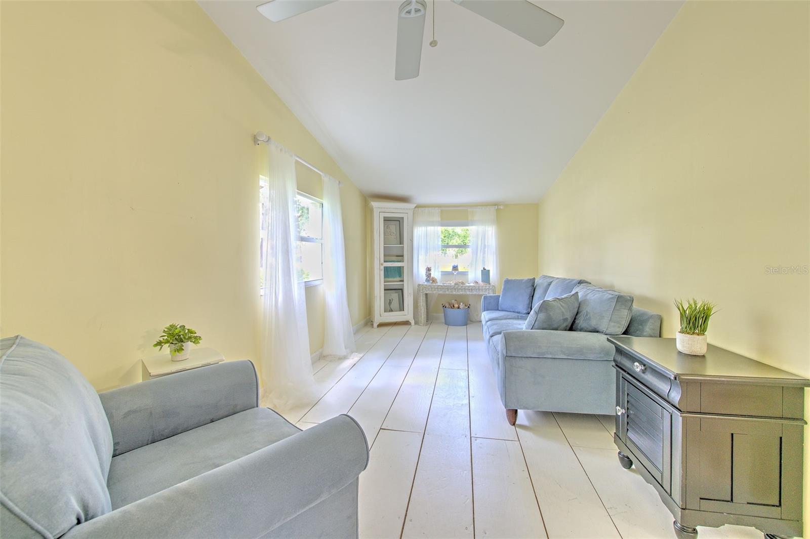 Listing photo id 12 for 17311 Darby Lane