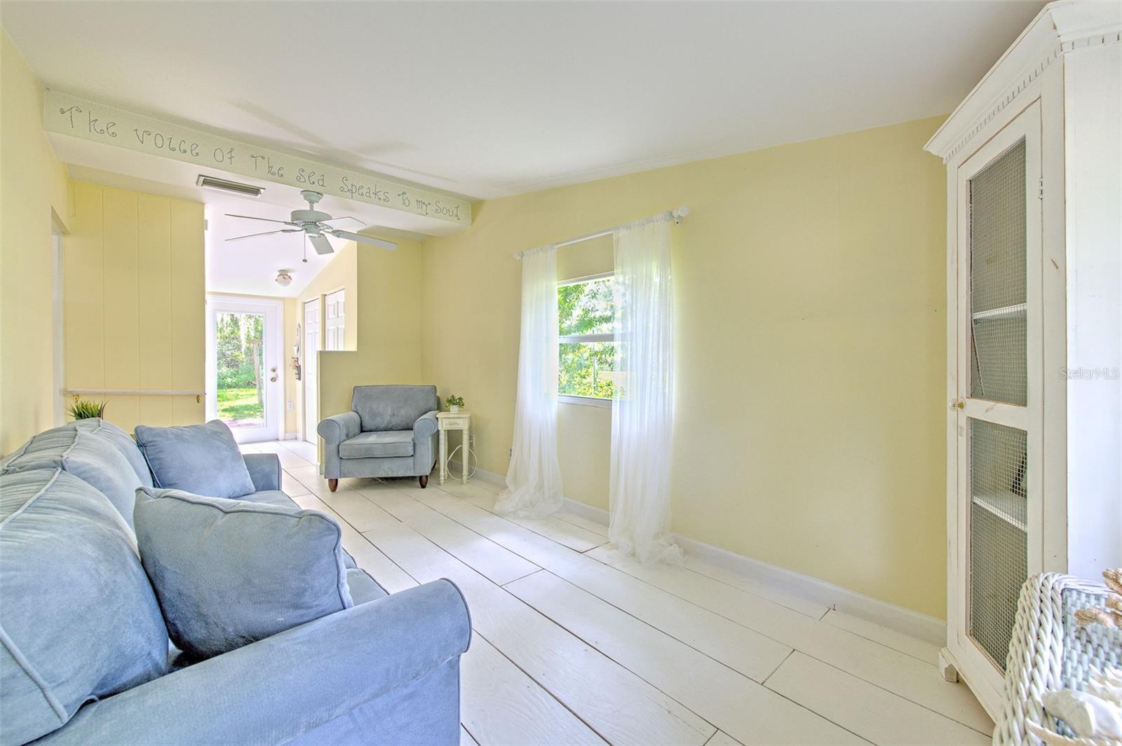 Listing photo id 13 for 17311 Darby Lane