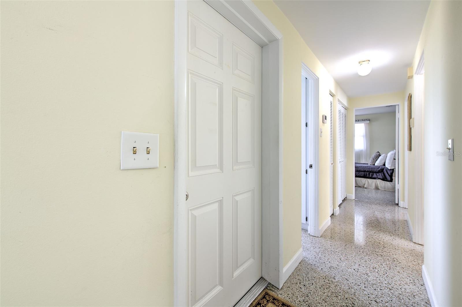 Listing photo id 15 for 17311 Darby Lane