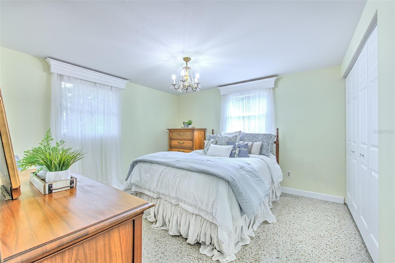 Listing photo id 16 for 17311 Darby Lane