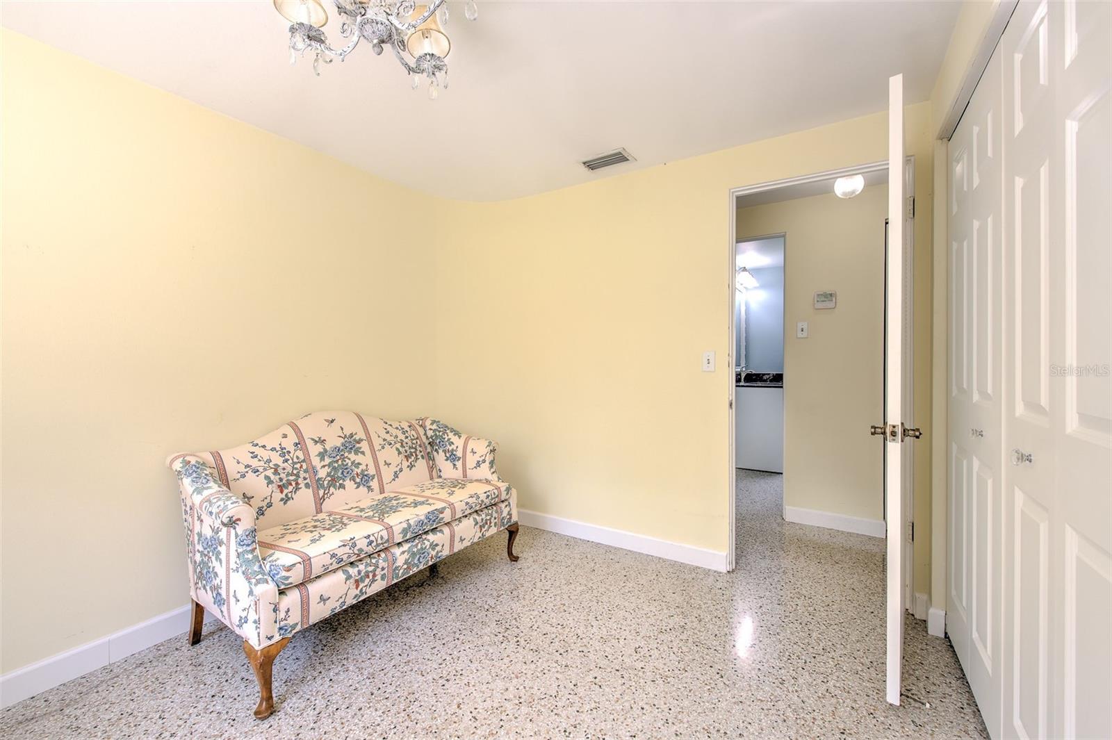 Listing photo id 19 for 17311 Darby Lane