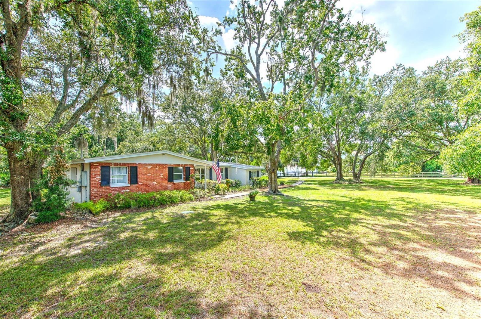Listing photo id 2 for 17311 Darby Lane