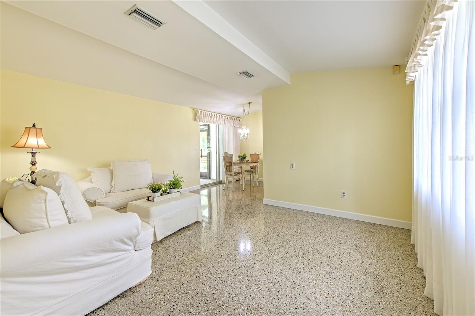 Listing photo id 4 for 17311 Darby Lane