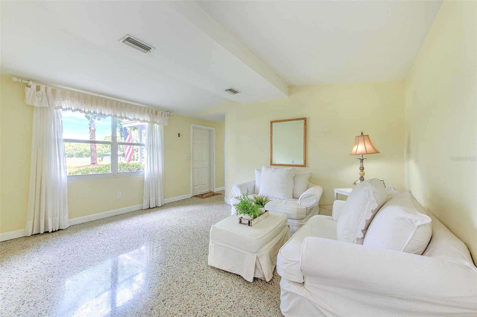 Listing photo id 6 for 17311 Darby Lane