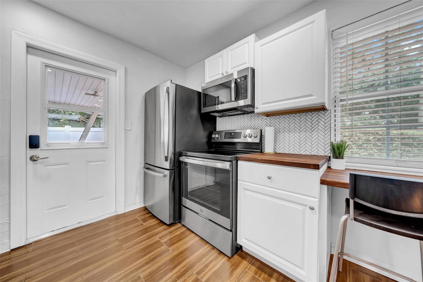 Image 7 of 41 For 1303 51st Avenue N