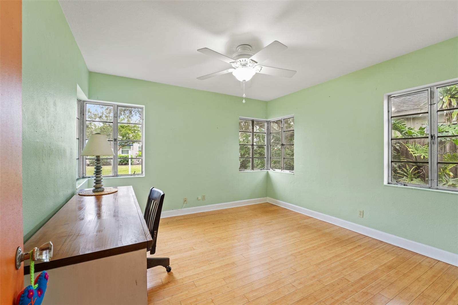 Image 15 of 37 For 905 Coral Street