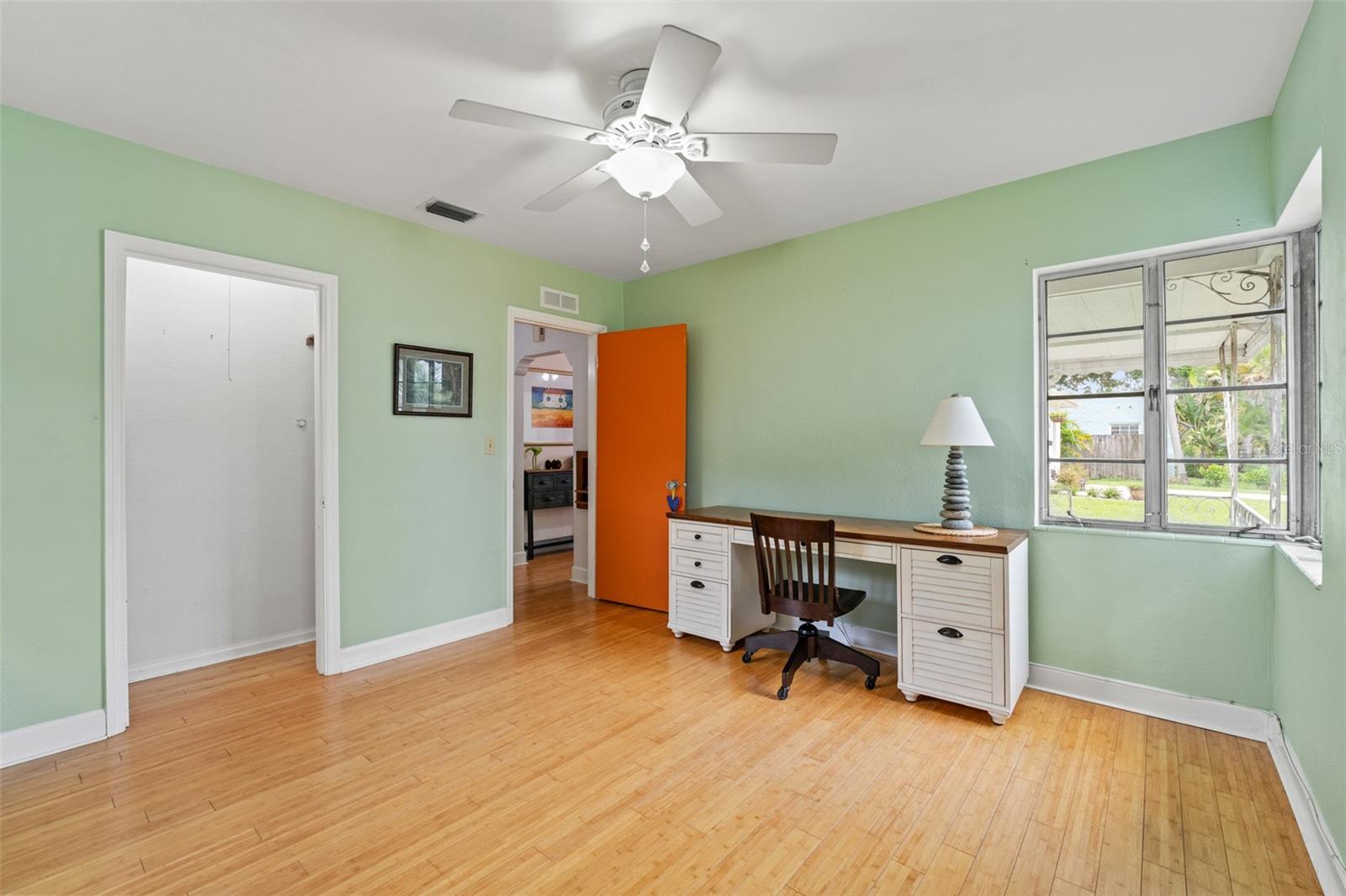 Image 16 of 37 For 905 Coral Street