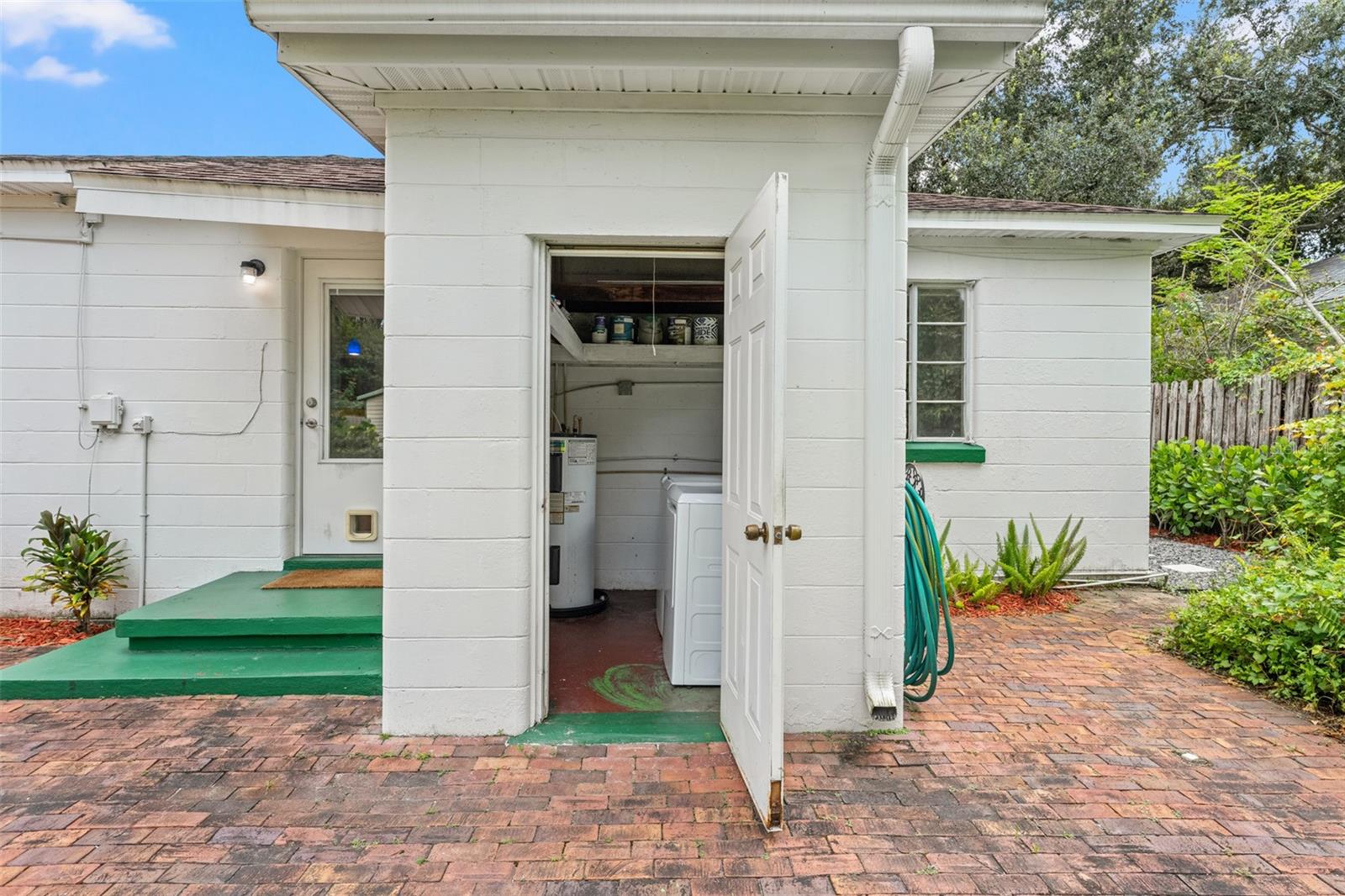Image 22 of 37 For 905 Coral Street
