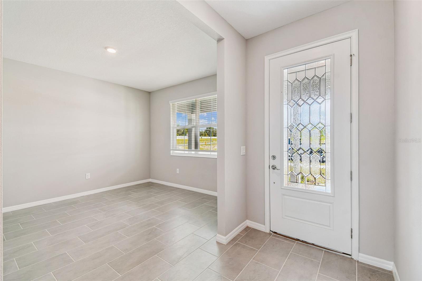 Image 10 of 14 For 8587 White Pine Ave