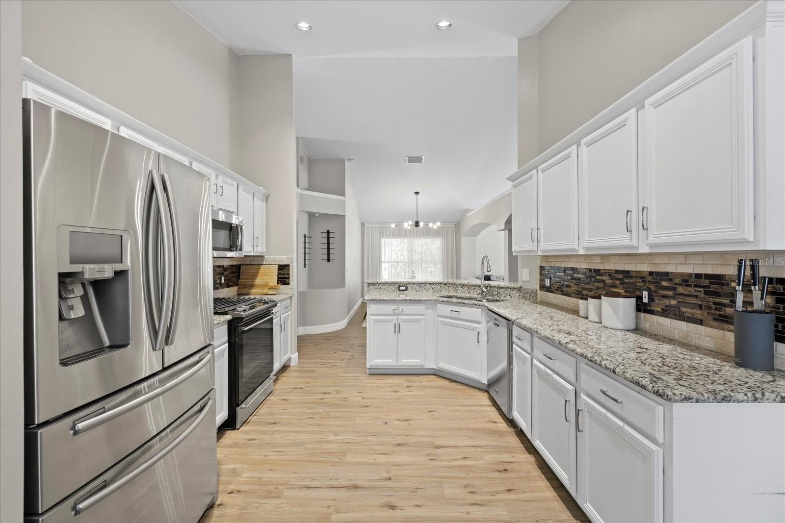 Image 6 of 39 For 6620 Colonial Lake Drive
