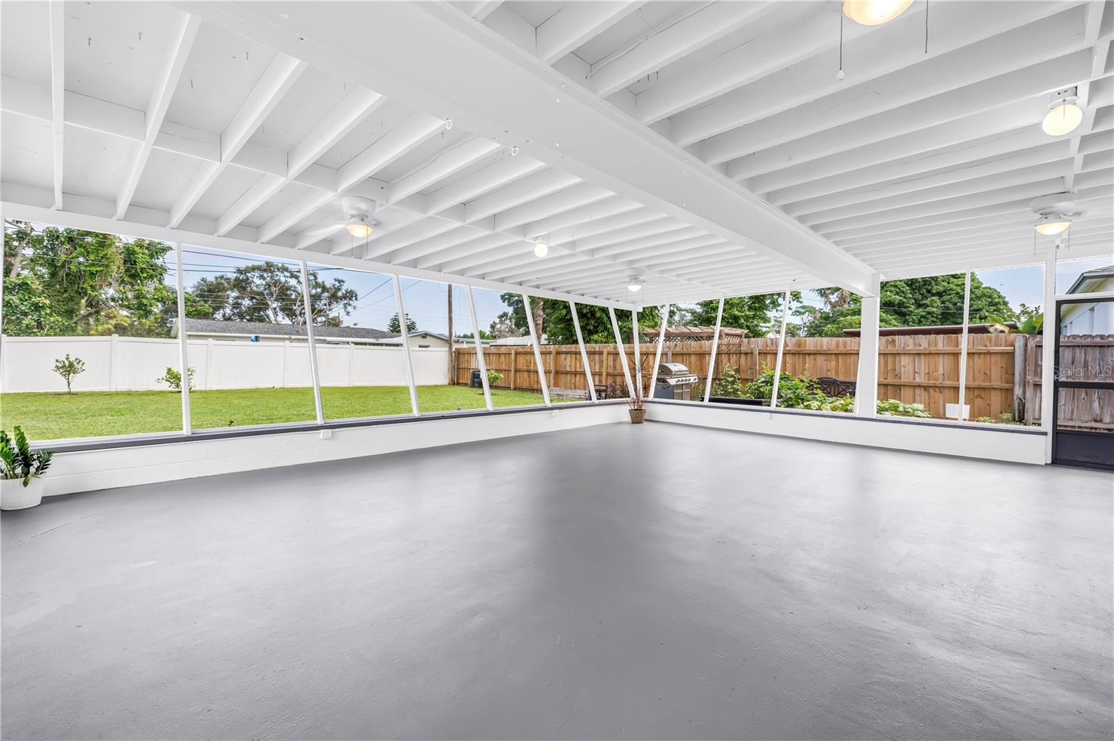 Image 26 of 42 For 2421 Covina Way S