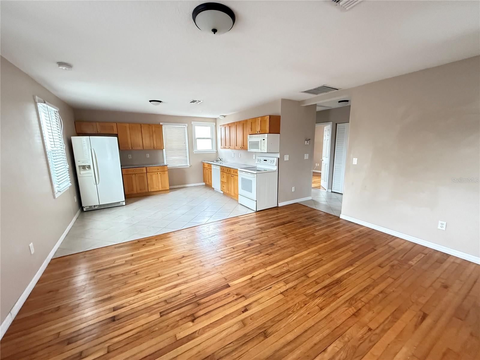 Image 2 of 8 For 2406 51st Avenue N A