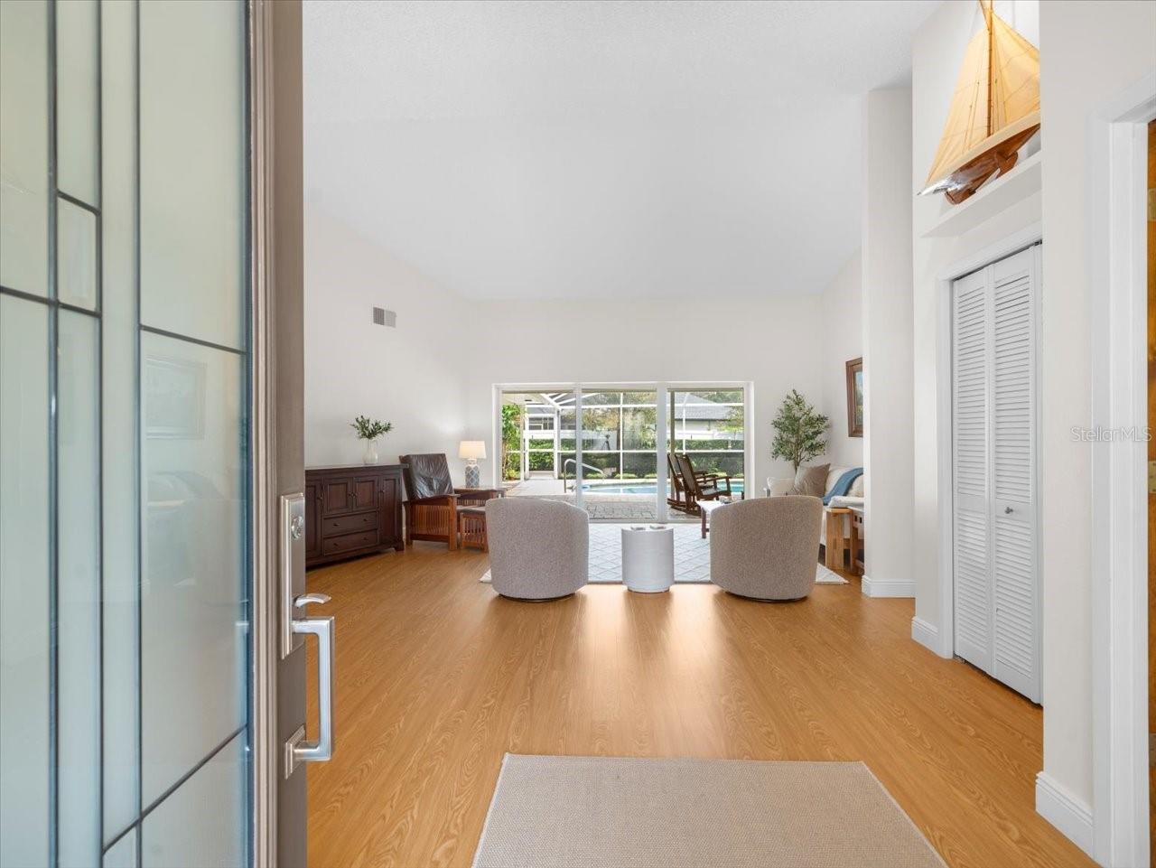 Image 7 of 56 For 13707 Walbrooke Drive