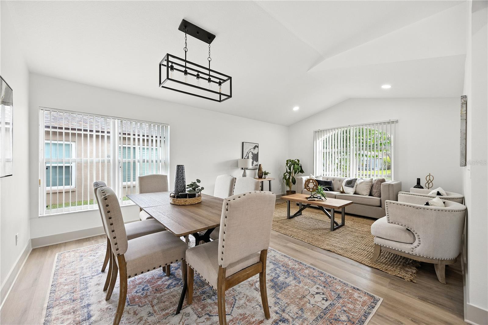 Image 4 of 39 For 544 Royal Ridge Street