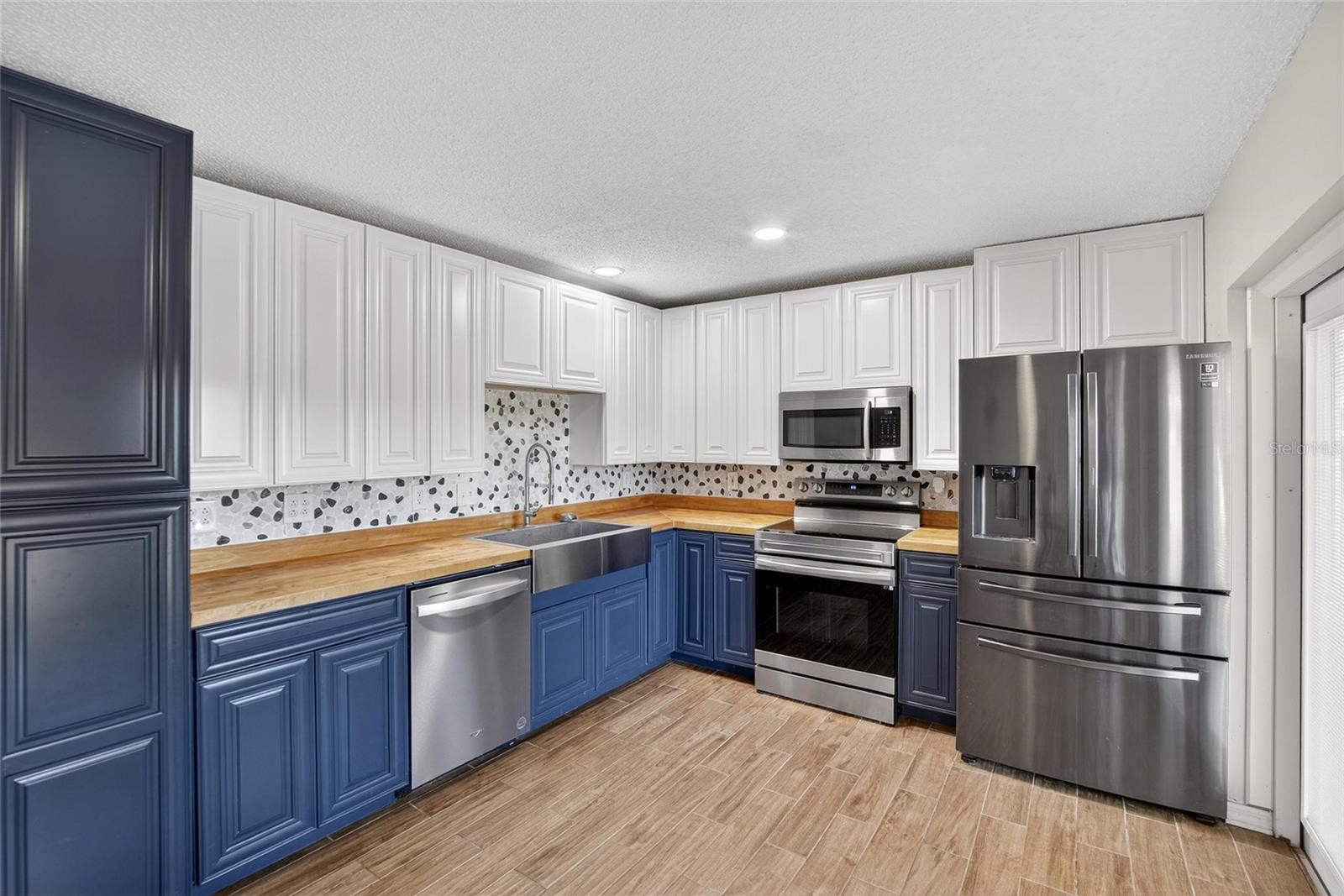 Image 16 of 48 For 630 Cape Cod Circle