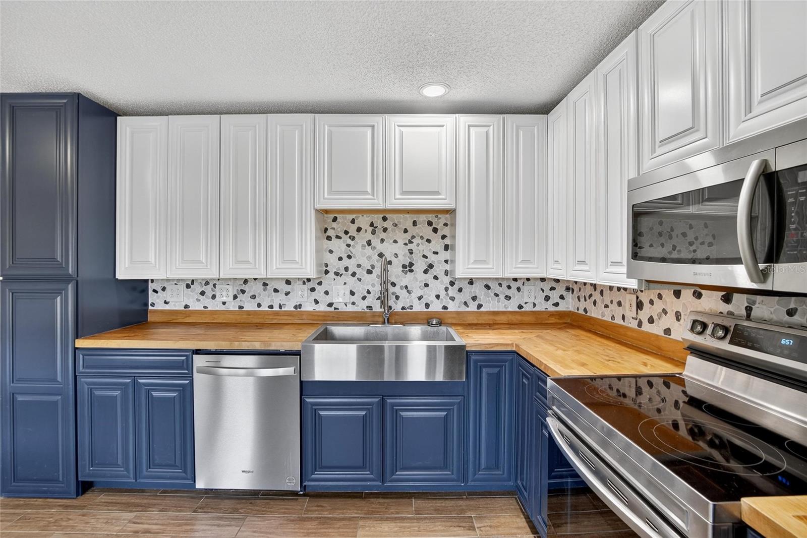 Image 17 of 48 For 630 Cape Cod Circle