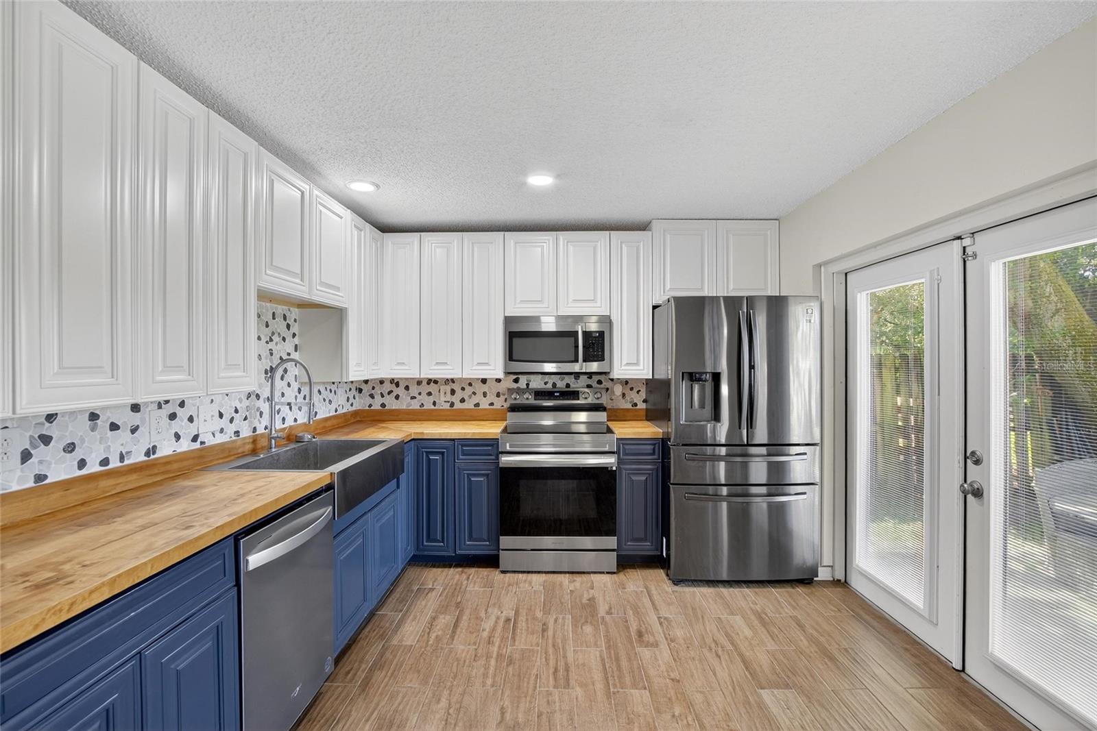 Image 18 of 48 For 630 Cape Cod Circle