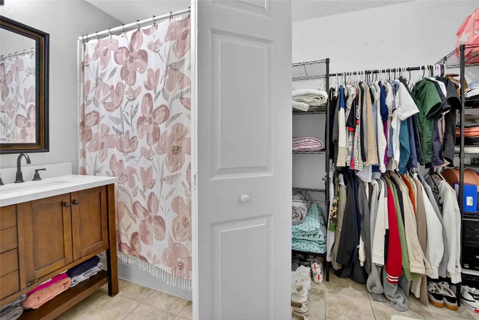 Image 23 of 48 For 630 Cape Cod Circle