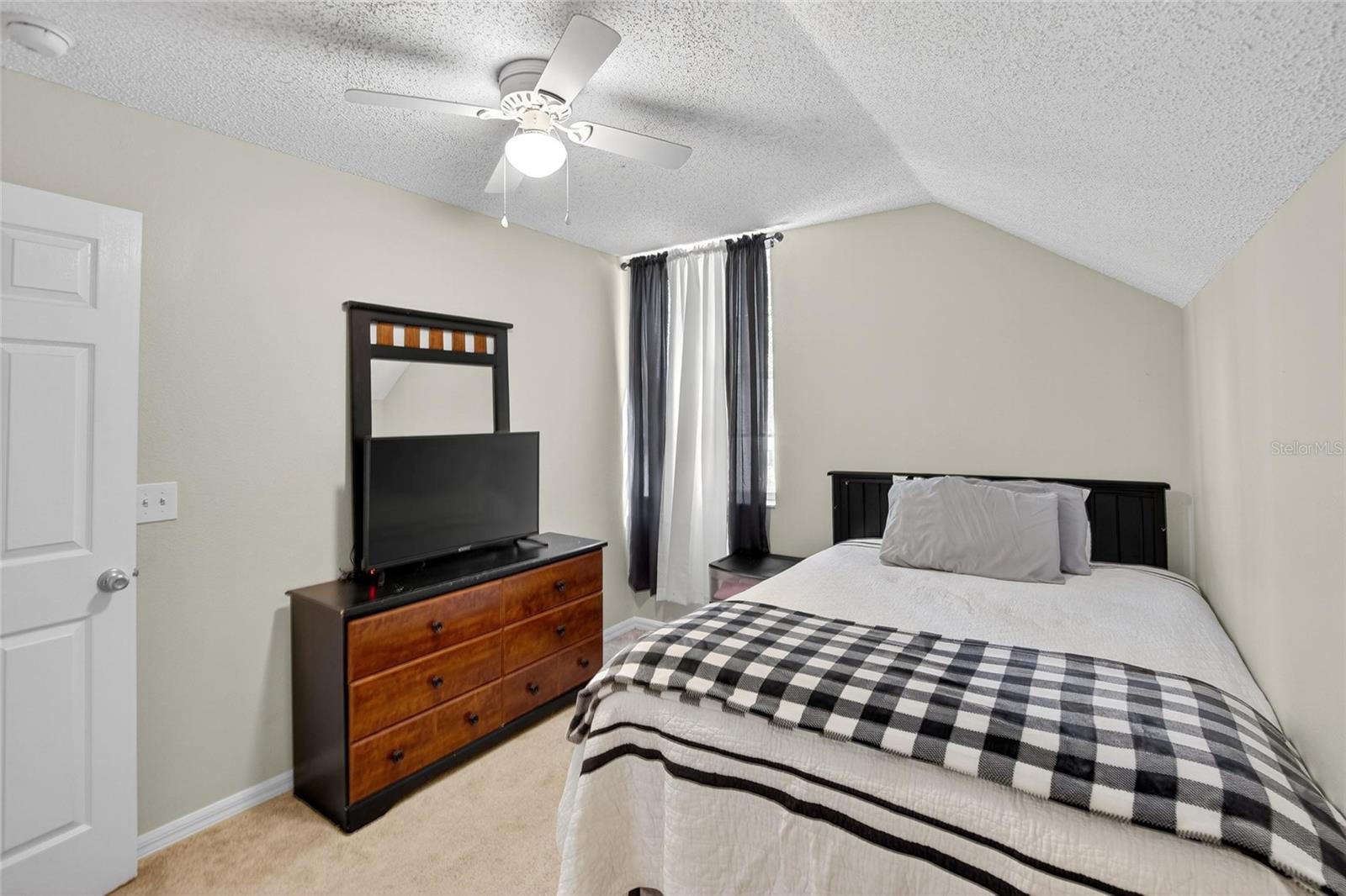 Image 31 of 48 For 630 Cape Cod Circle