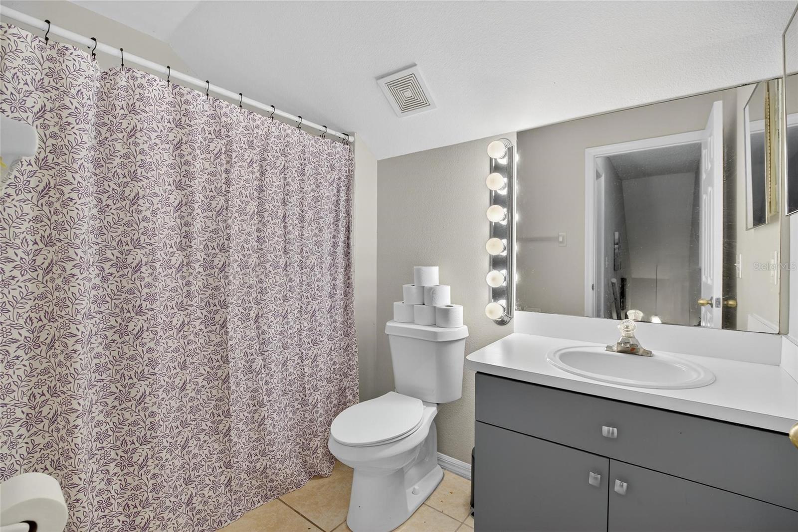 Image 36 of 48 For 630 Cape Cod Circle