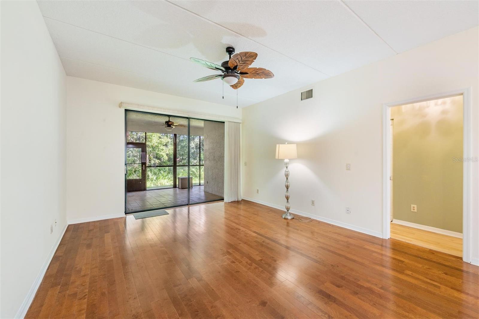 Image 12 of 31 For 103 Lindsay Lane 13