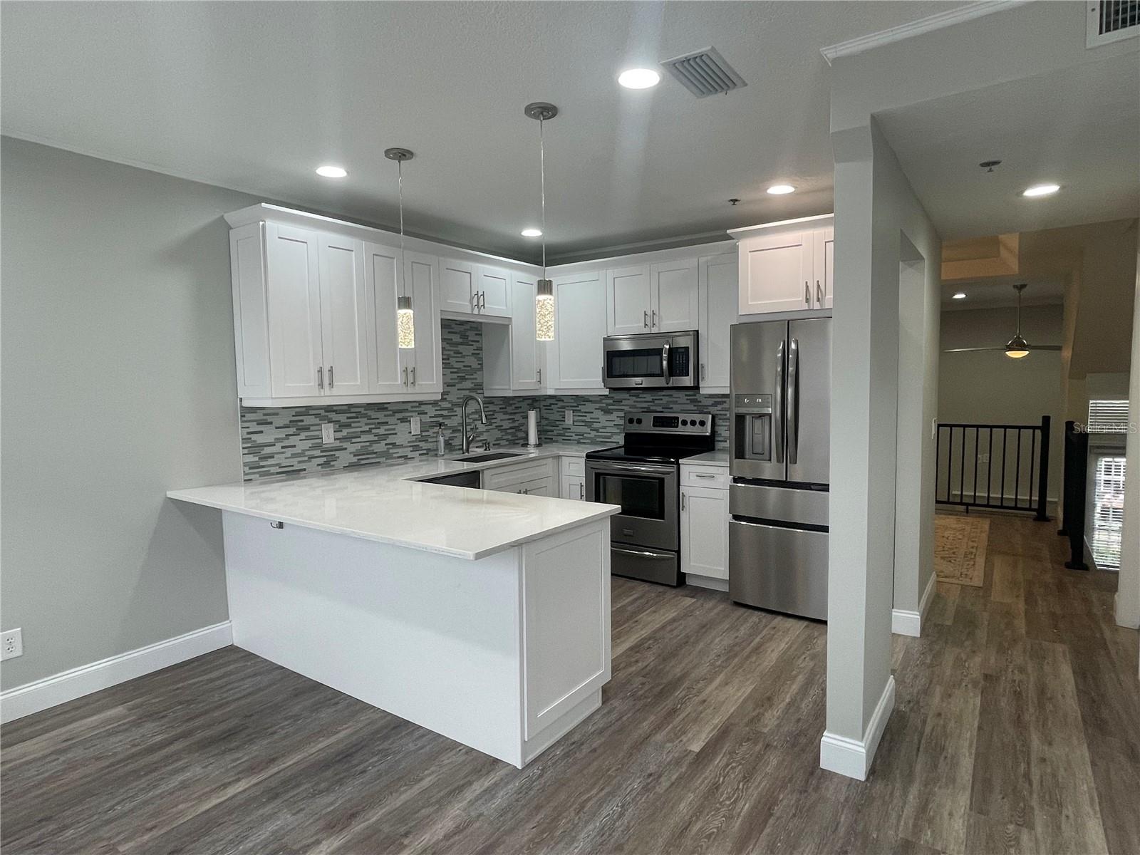 Image 15 of 68 For 919 Rome Avenue 13