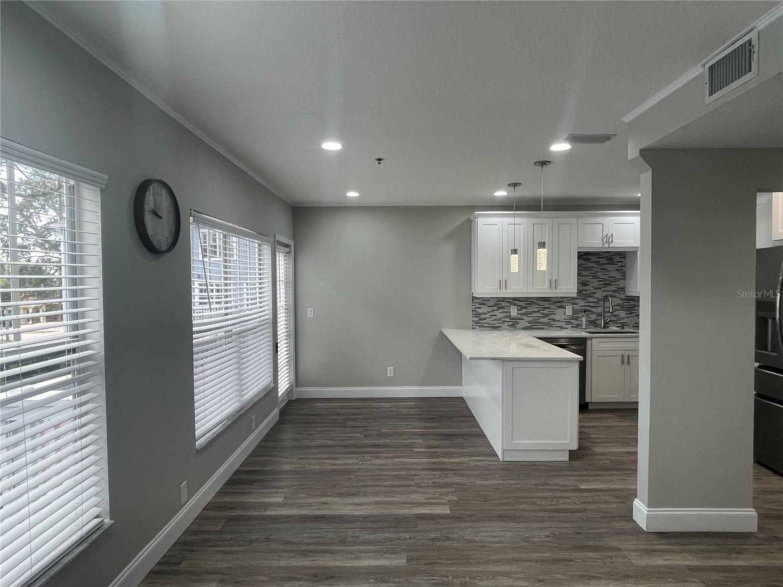 Image 18 of 68 For 919 Rome Avenue 13