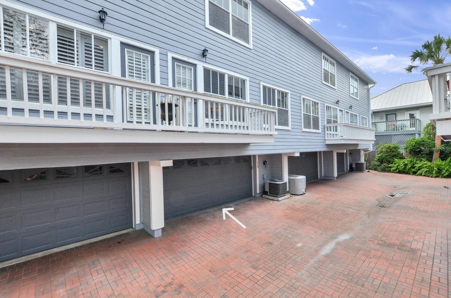 Image 3 of 68 For 919 Rome Avenue 13