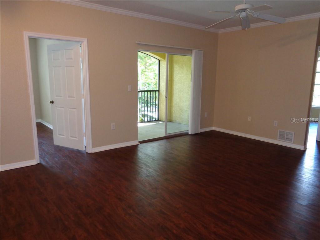 Image 5 of 7 For 10205 Courtney Palms Boulevard 204