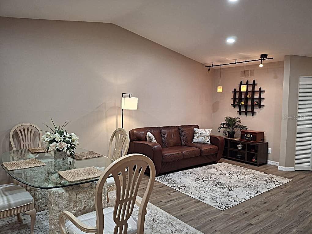 Image 10 of 27 For 9684 Lake Seminole Drive E