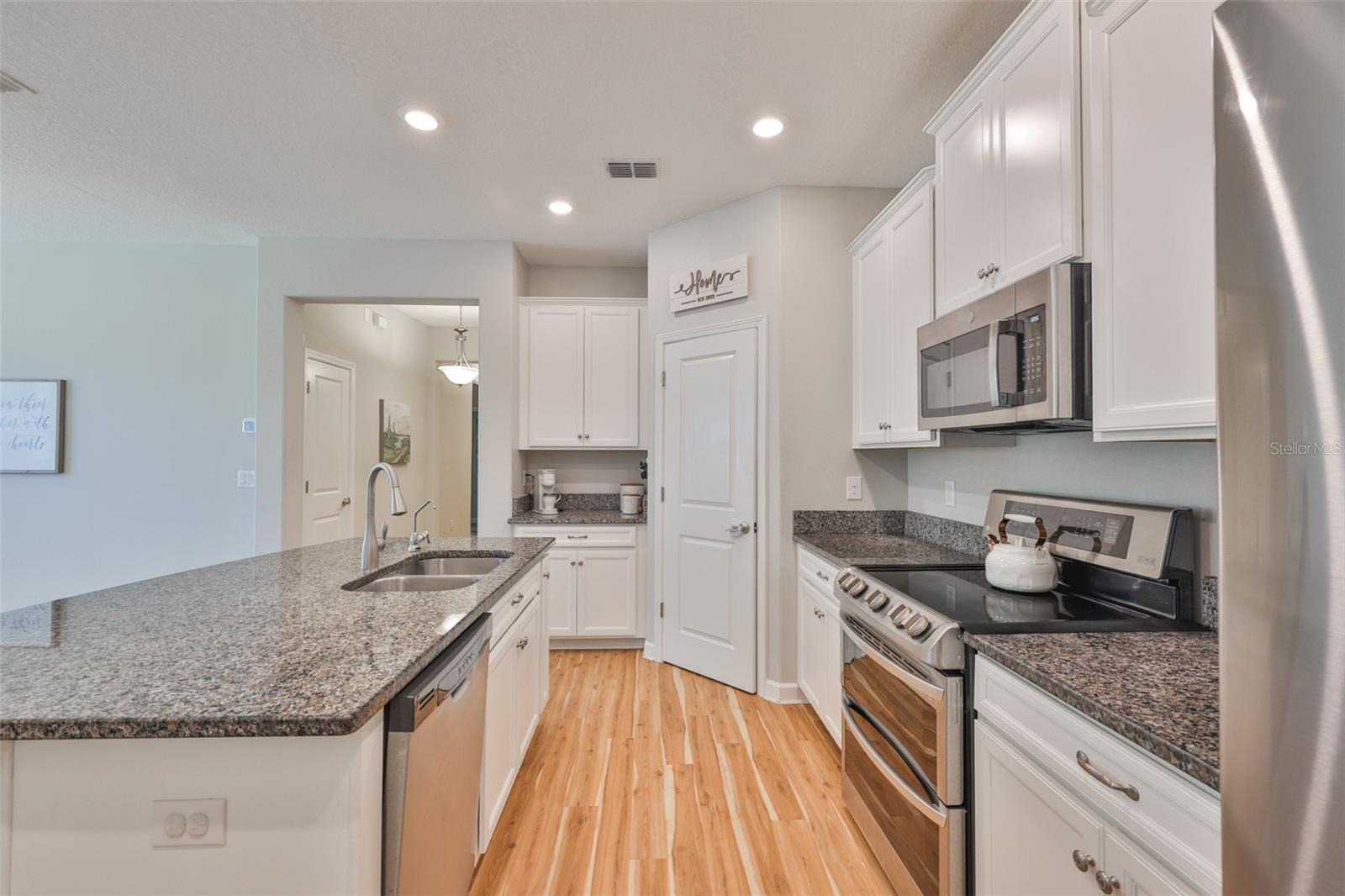 Image 11 of 57 For 7312 Wash Island Drive