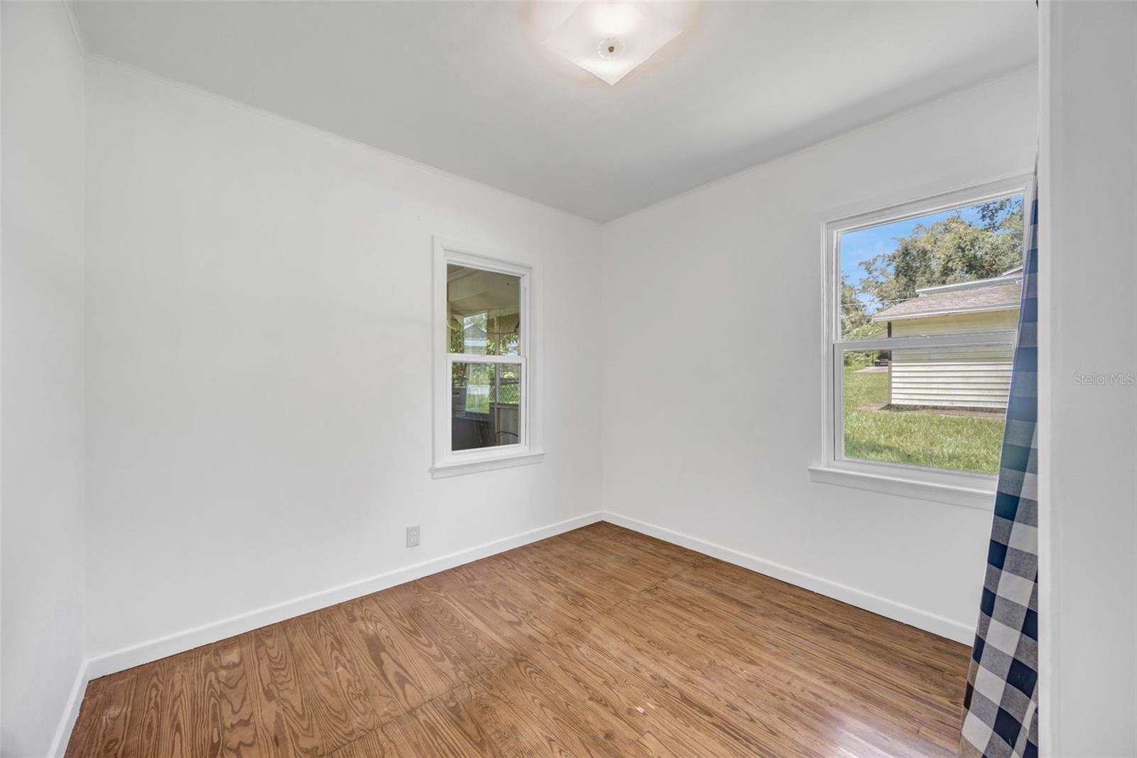Image 11 of 22 For 1007 Burton Street