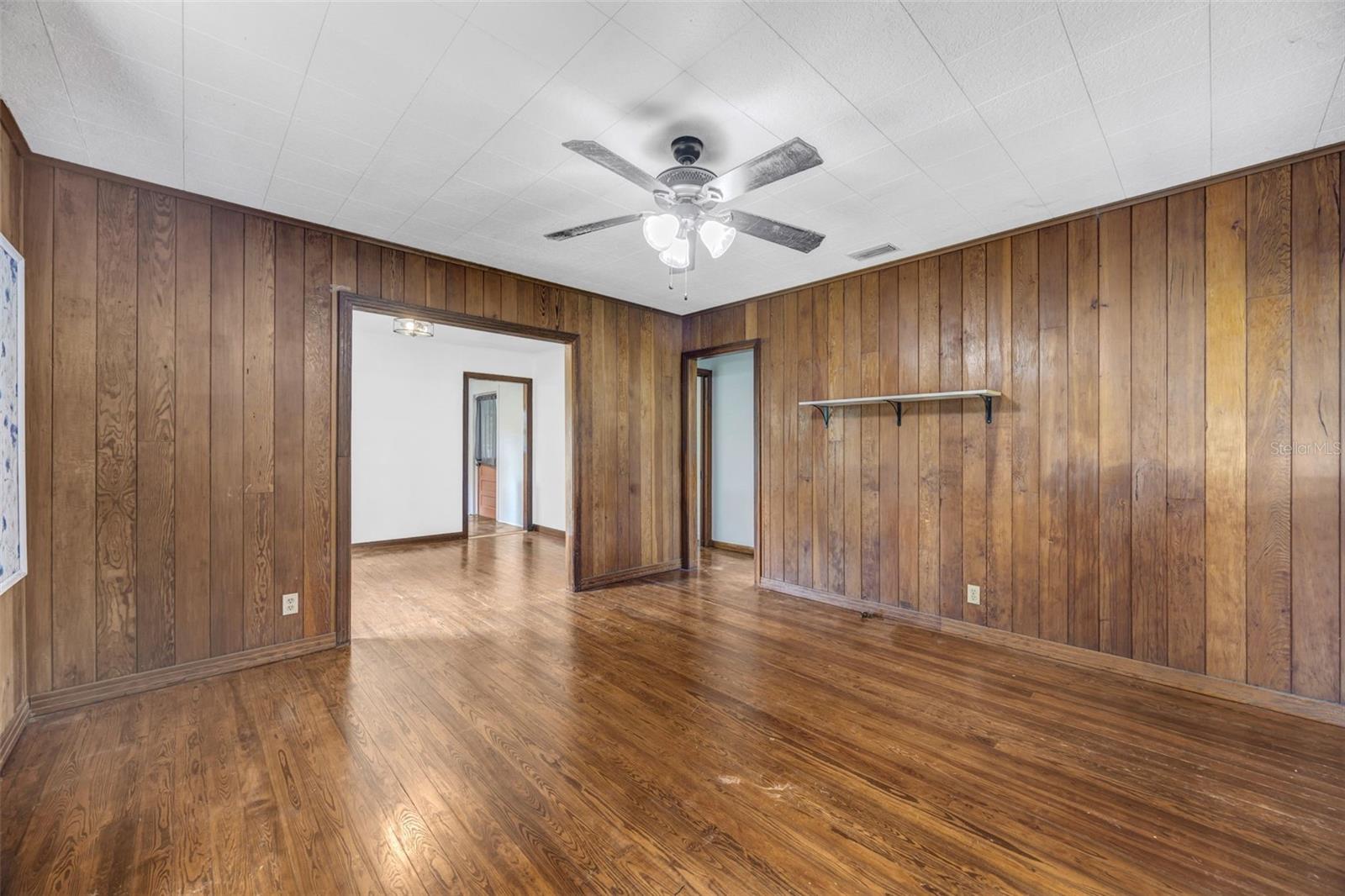 Image 4 of 22 For 1007 Burton Street
