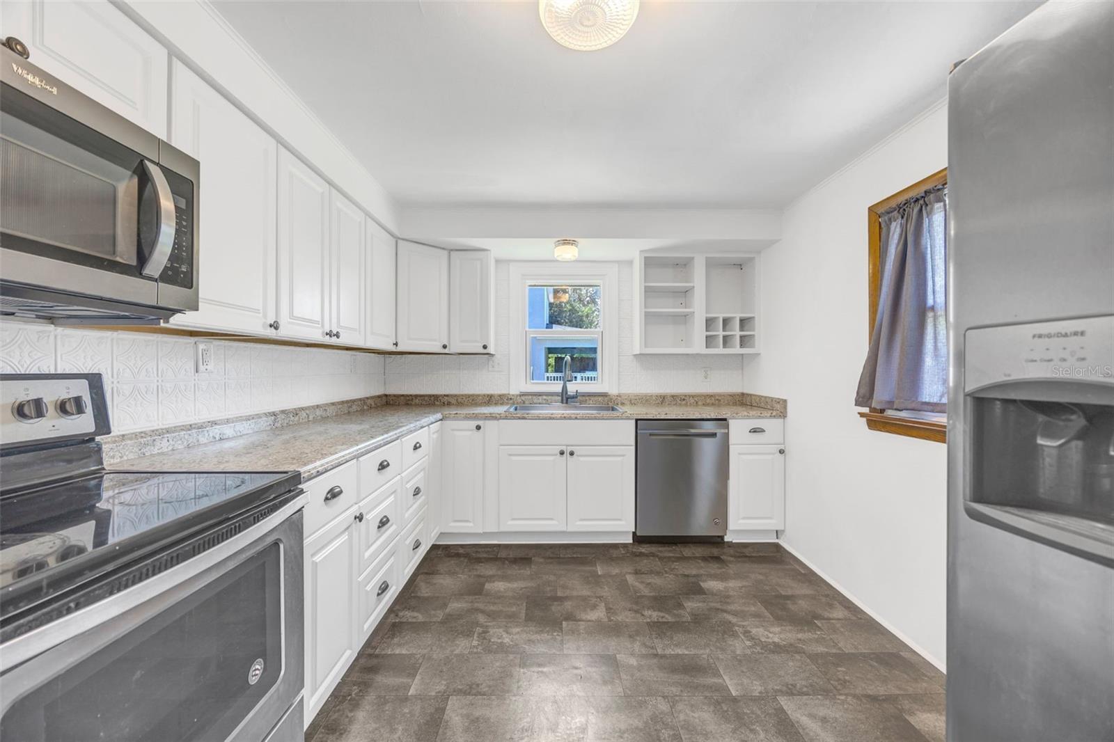 Image 9 of 22 For 1007 Burton Street