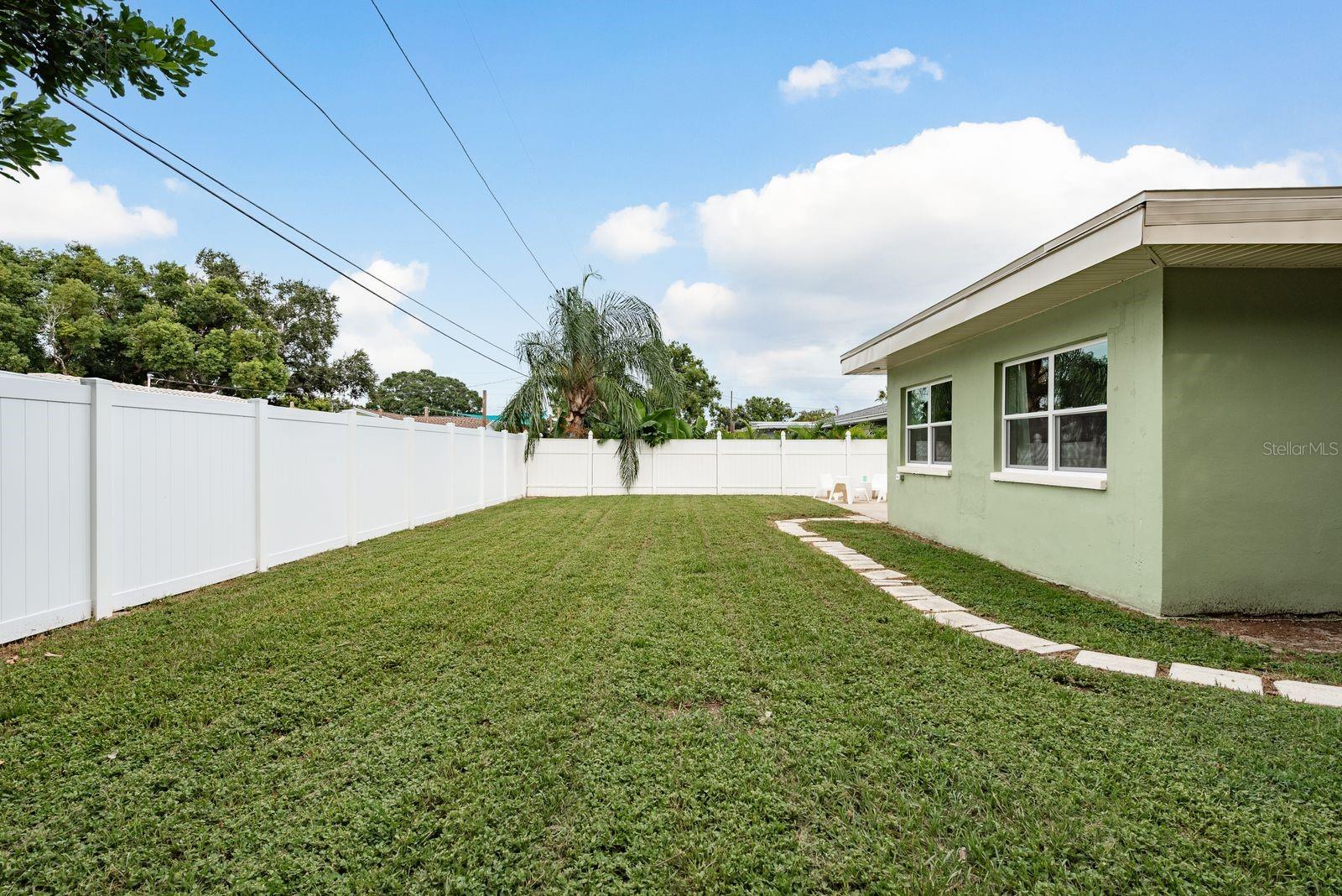 Image 32 of 33 For 1448 Lemon Street