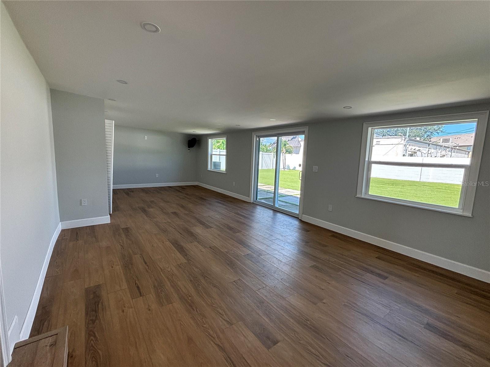 Image 14 of 19 For 3983 Marlin Drive Se