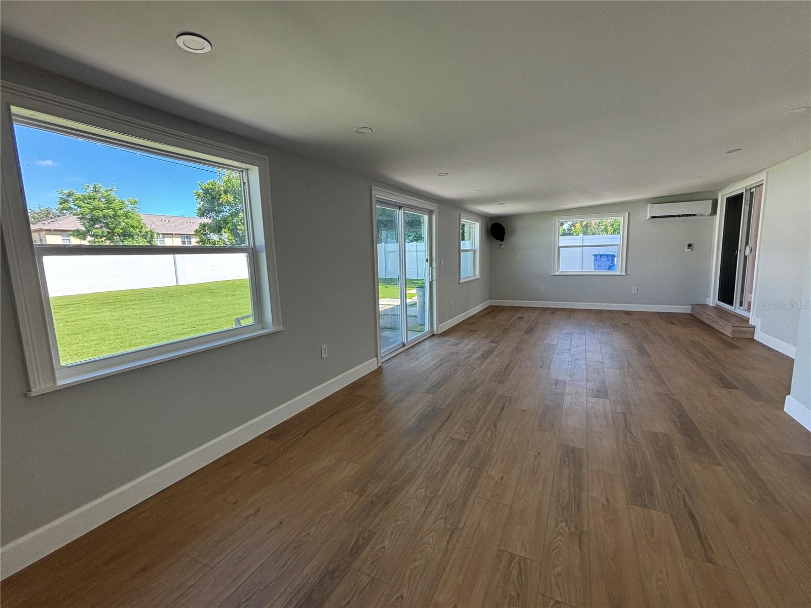 Image 15 of 19 For 3983 Marlin Drive Se