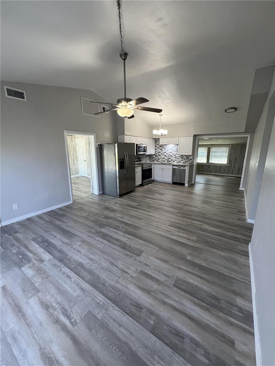 Image 3 of 15 For 3121 Wisteria Place