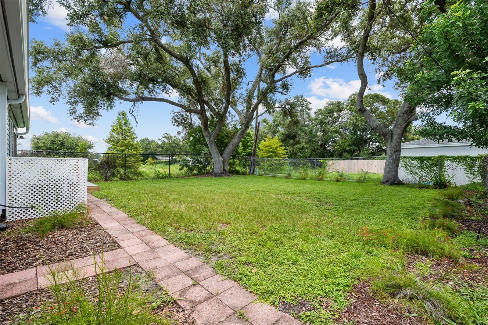 Image 21 of 28 For 924 55th Street S