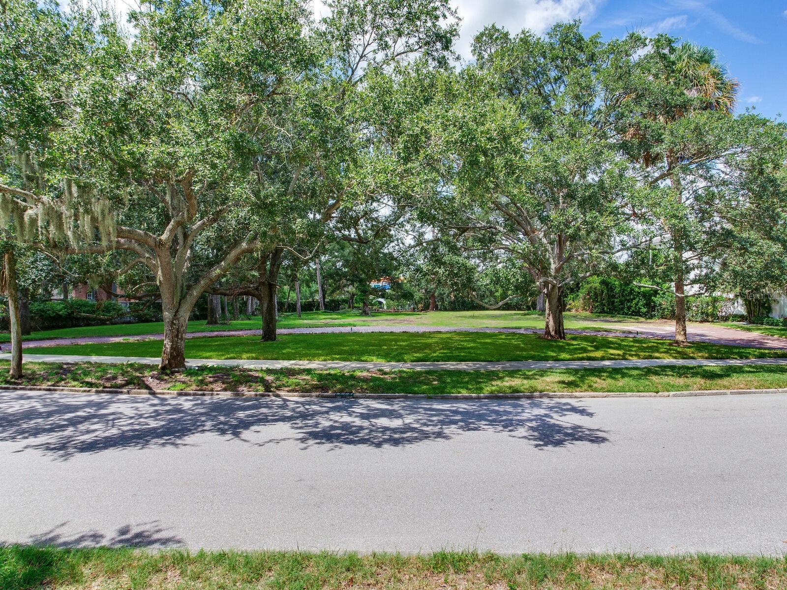 Details for 5001 Shore Crest Circle, TAMPA, FL 33609