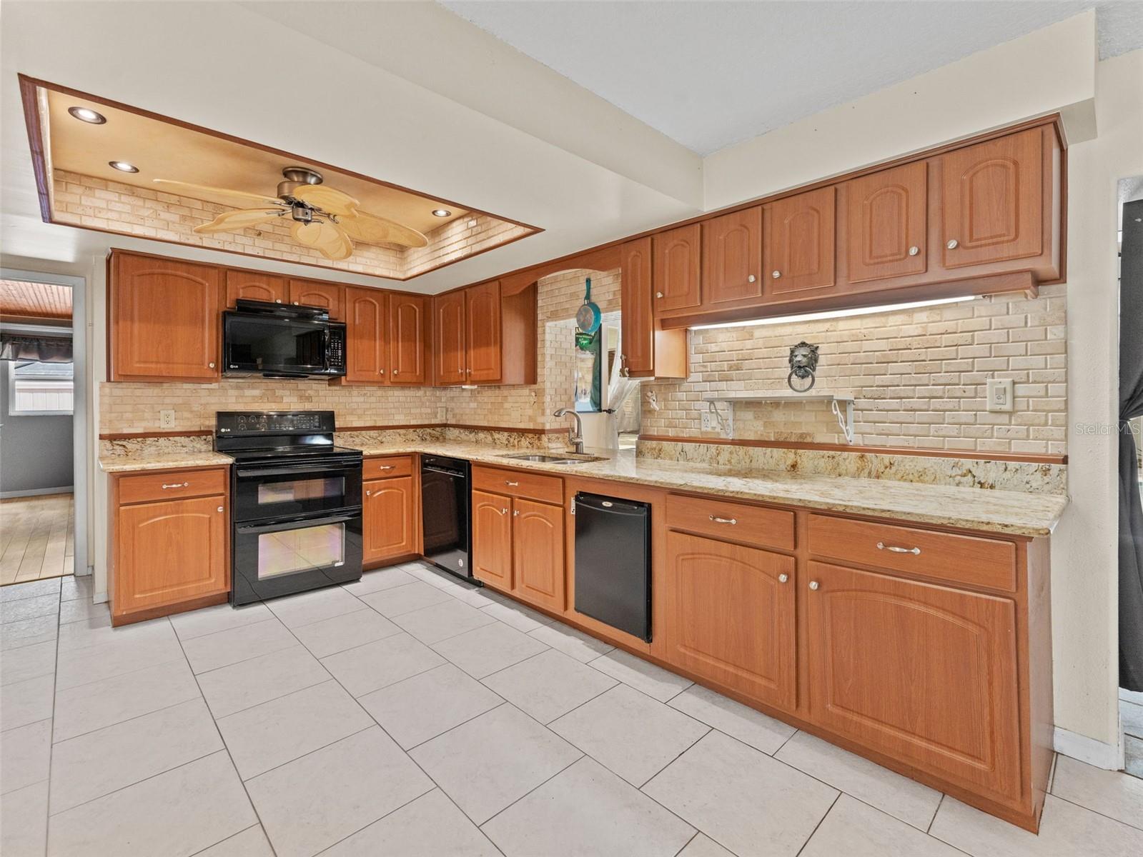 Image 10 of 33 For 1436 Wexford Drive N