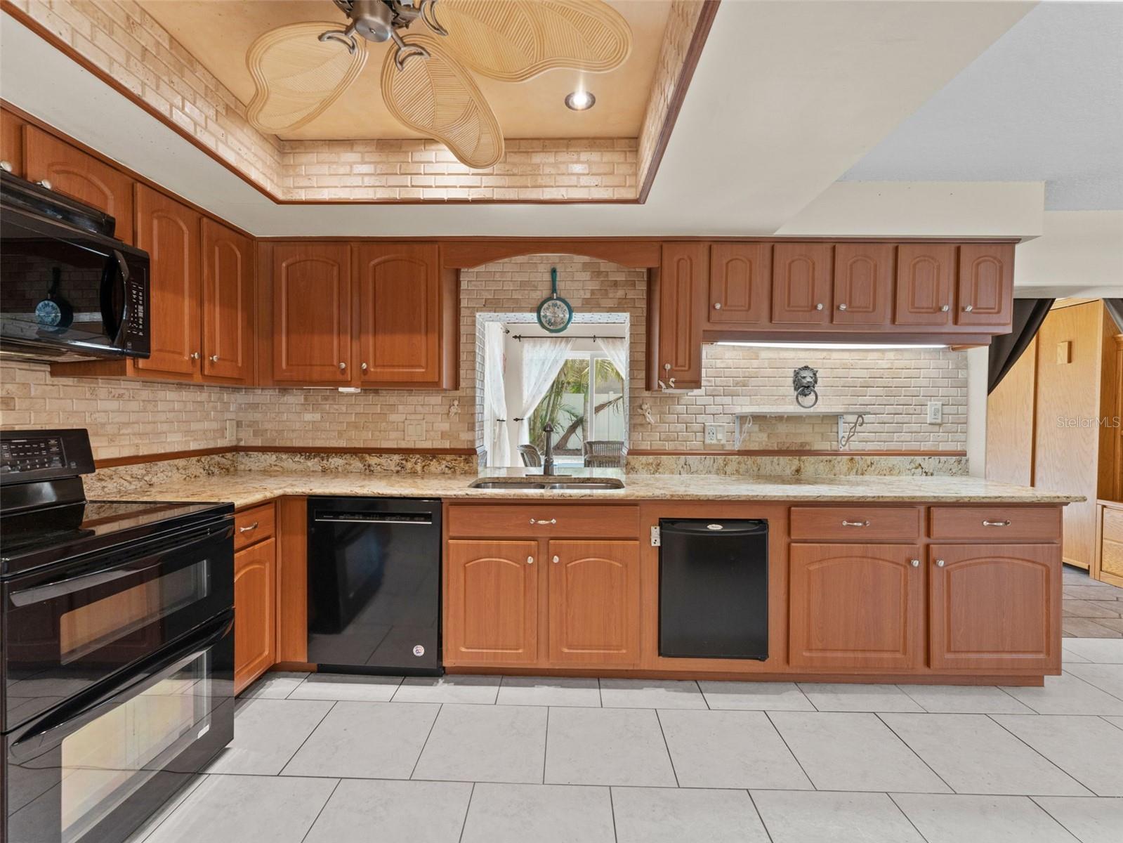 Image 11 of 33 For 1436 Wexford Drive N