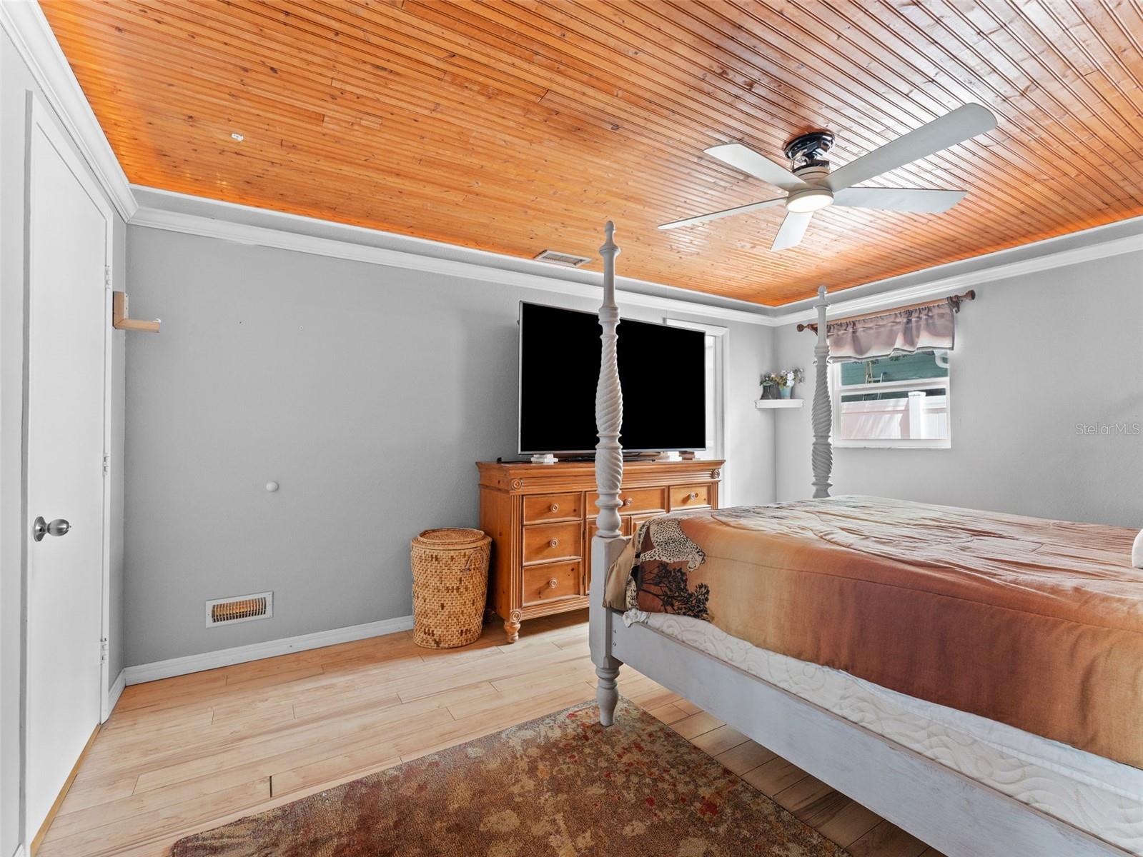 Image 16 of 33 For 1436 Wexford Drive N
